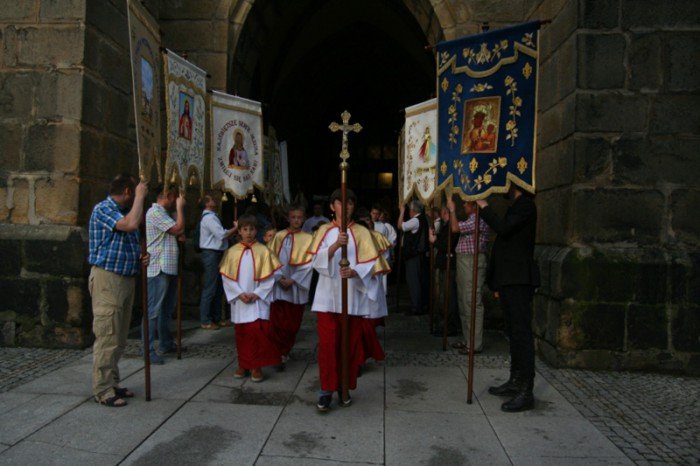 procesja-z-publicznym-swiadectwem-mazenskim-foto-52547