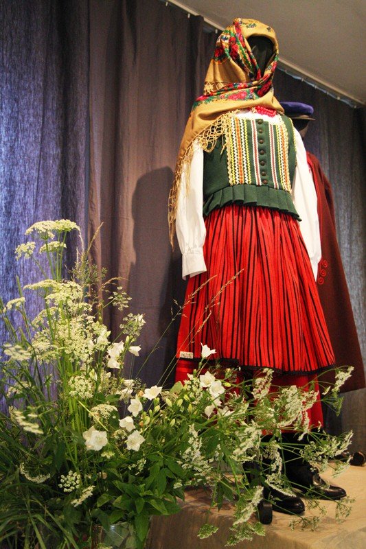 polskie-stroje-ludowe-w-muflonie-foto-52556