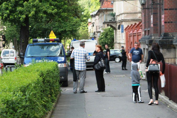 kolejny-faszywy-bombowy-alarm-w-sadzie-foto-aktualizacja-52575