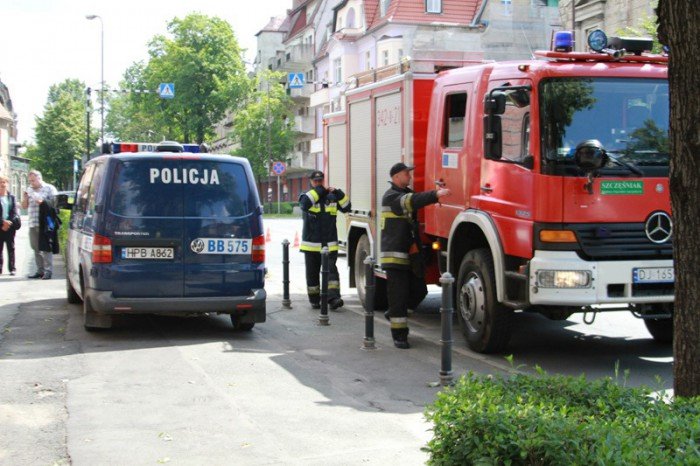 kolejny-faszywy-bombowy-alarm-w-sadzie-foto-aktualizacja-52575
