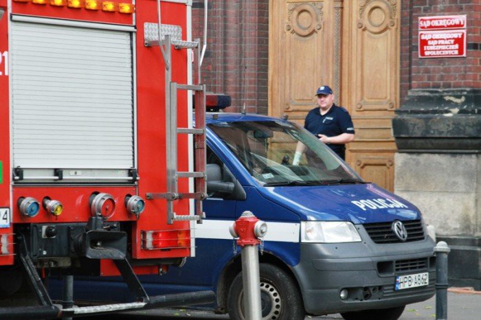 kolejny-faszywy-bombowy-alarm-w-sadzie-foto-aktualizacja-52575