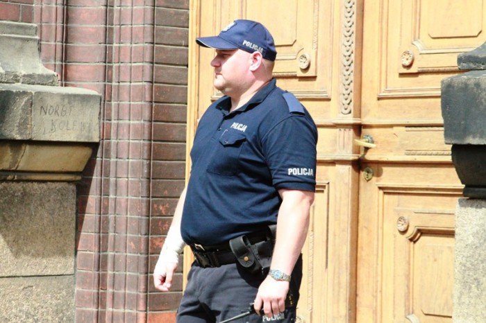 kolejny-faszywy-bombowy-alarm-w-sadzie-foto-aktualizacja-52575