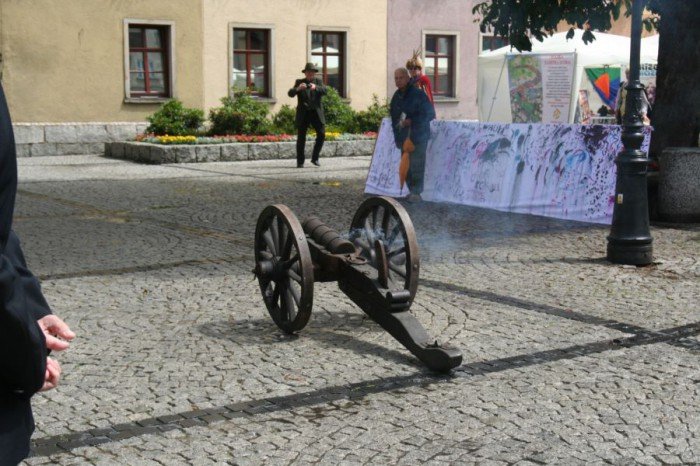 organizacje-pozarzadowe-zaprezentoway-sie-w-rynku-foto-52596