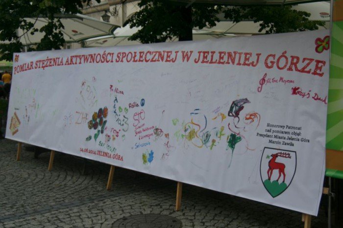 organizacje-pozarzadowe-zaprezentoway-sie-w-rynku-foto-52596