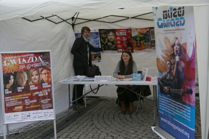 organizacje-pozarzadowe-zaprezentoway-sie-w-rynku-foto-52596