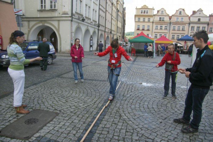 organizacje-pozarzadowe-zaprezentoway-sie-w-rynku-foto-52596