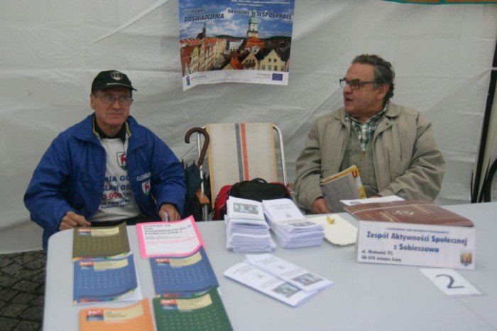 organizacje-pozarzadowe-zaprezentoway-sie-w-rynku-foto-52596