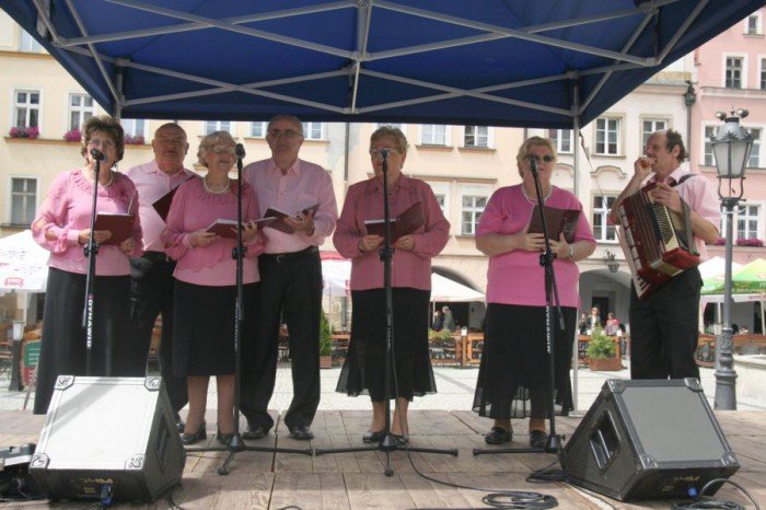 organizacje-pozarzadowe-zaprezentoway-sie-w-rynku-foto-52596