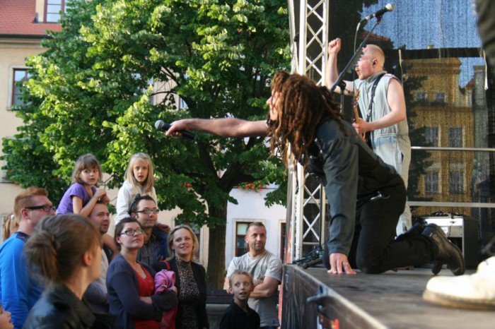 niezwyky-koncert-na-jeleniogorskim-rynku-foto-52642