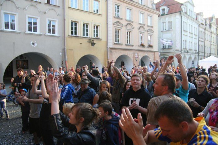 niezwyky-koncert-na-jeleniogorskim-rynku-foto-52642