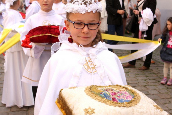 tumy-wiernych-na-procesji-bozego-ciaa-foto-52655