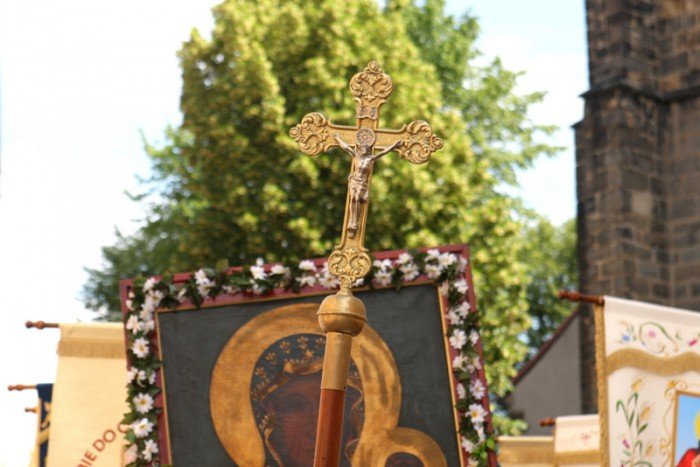 tumy-wiernych-na-procesji-bozego-ciaa-foto-52655