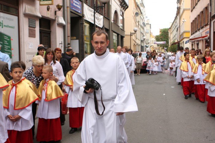 tumy-wiernych-na-procesji-bozego-ciaa-foto-52655