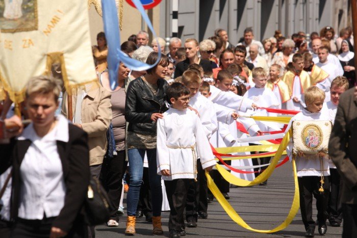 tumy-wiernych-na-procesji-bozego-ciaa-foto-52655