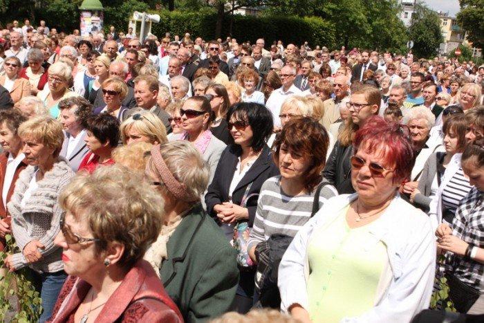 tumy-wiernych-na-procesji-bozego-ciaa-foto-52655