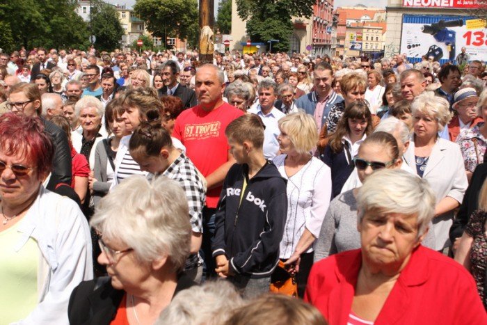tumy-wiernych-na-procesji-bozego-ciaa-foto-52655