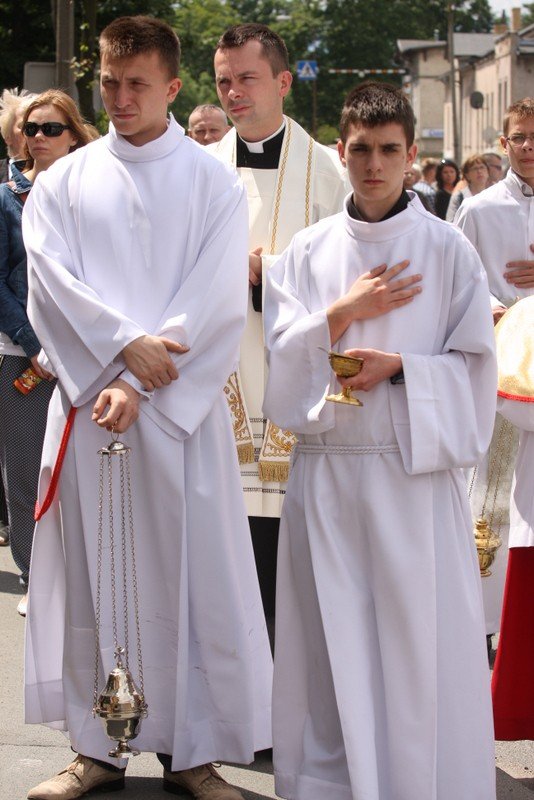 tumy-wiernych-na-procesji-bozego-ciaa-foto-52655