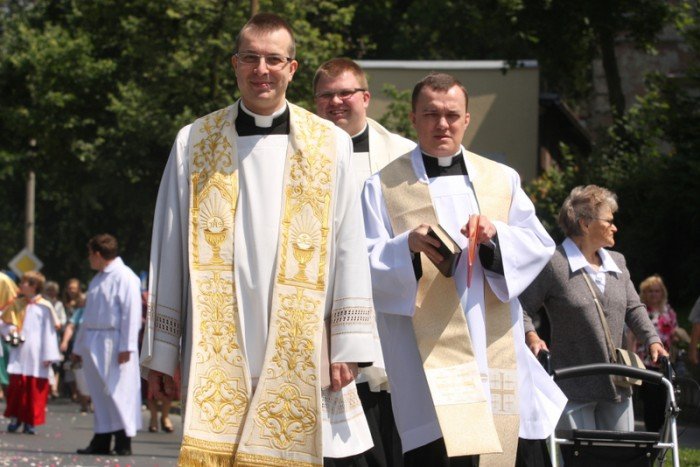 tumy-wiernych-na-procesji-bozego-ciaa-foto-52655