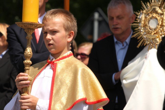 tumy-wiernych-na-procesji-bozego-ciaa-foto-52655