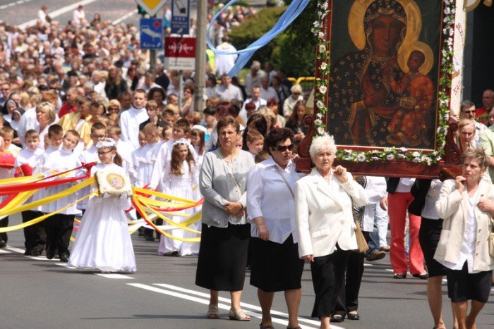 tumy-wiernych-na-procesji-bozego-ciaa-foto-52655