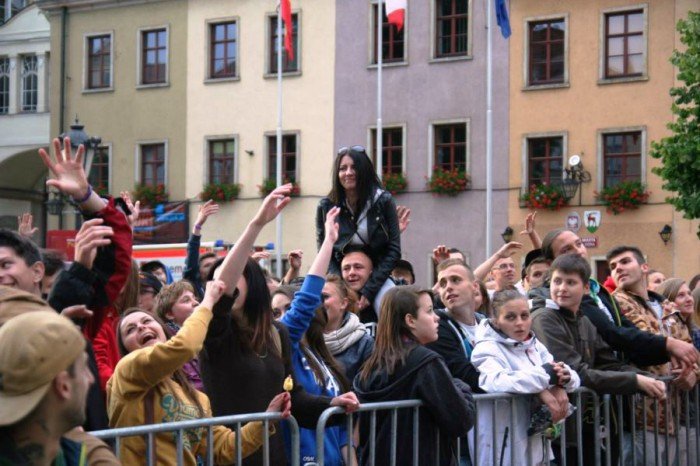modziez-zachwycona-wystepem-raperow-foto-52689