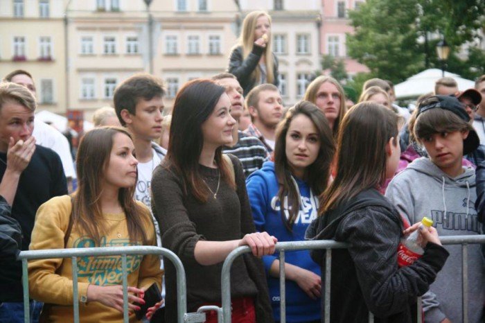 modziez-zachwycona-wystepem-raperow-foto-52689