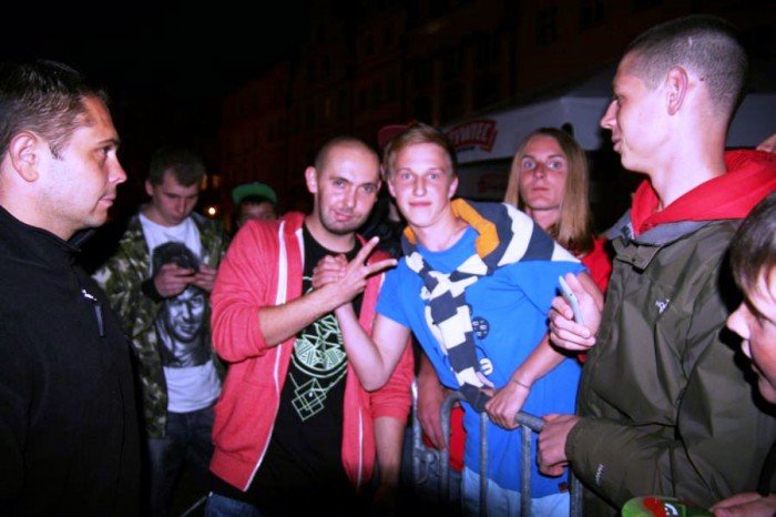 modziez-zachwycona-wystepem-raperow-foto-52689