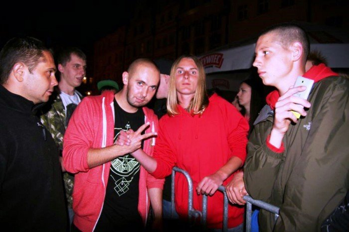 modziez-zachwycona-wystepem-raperow-foto-52689