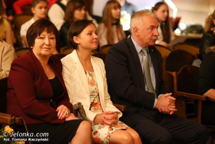 uroczyste-pozegnanie-kowarskich-gimnazjalistow-foto-52779