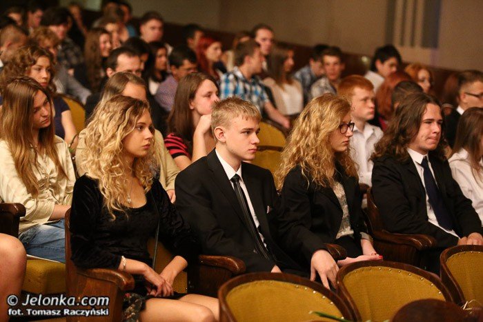 uroczyste-pozegnanie-kowarskich-gimnazjalistow-foto-52779