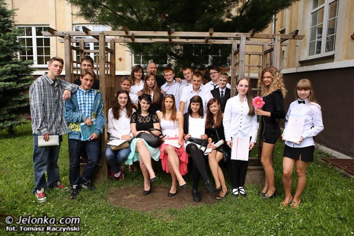 uroczyste-pozegnanie-kowarskich-gimnazjalistow-foto-52779