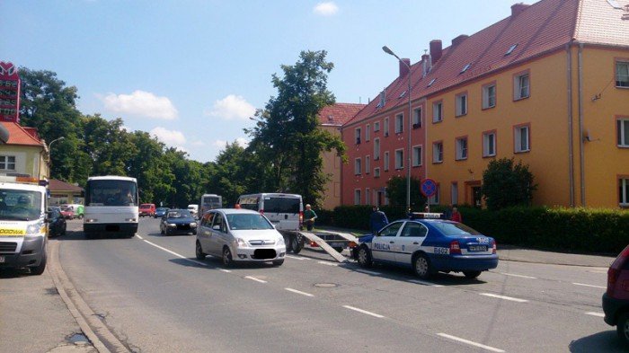 kolizja-z-radiowozem-i-pijany-kierowca-w-rowie-foto-52825
