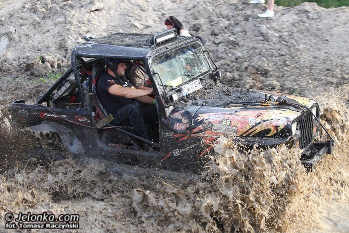 wyscig-botnym-torem-na-zakonczenie-mud-party-foto-52868