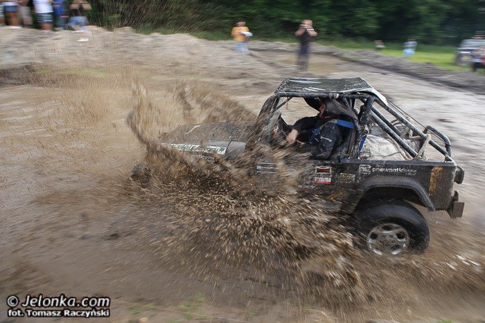 wyscig-botnym-torem-na-zakonczenie-mud-party-foto-52868