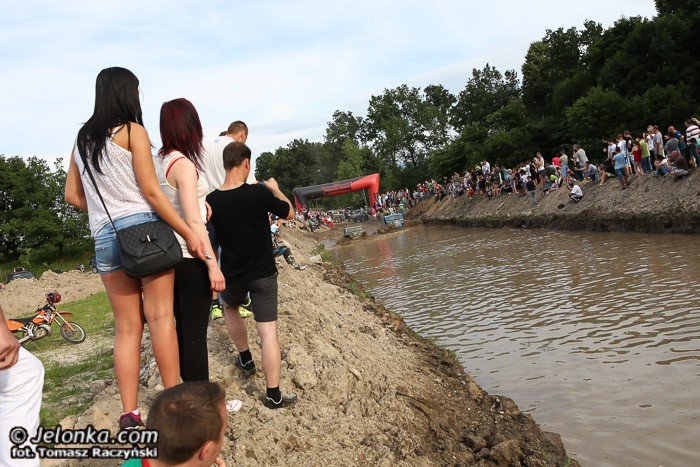 wyscig-botnym-torem-na-zakonczenie-mud-party-foto-52868