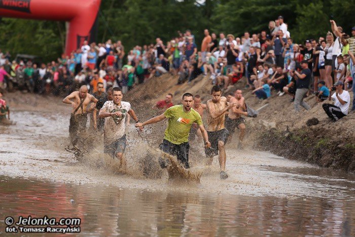 wyscig-botnym-torem-na-zakonczenie-mud-party-foto-52868
