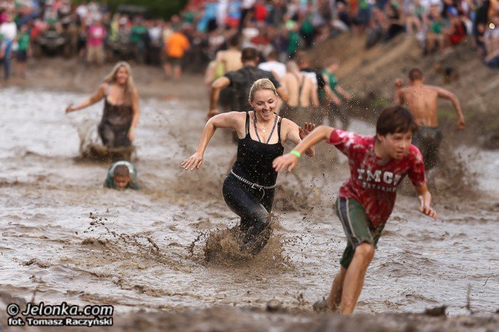 wyscig-botnym-torem-na-zakonczenie-mud-party-foto-52868
