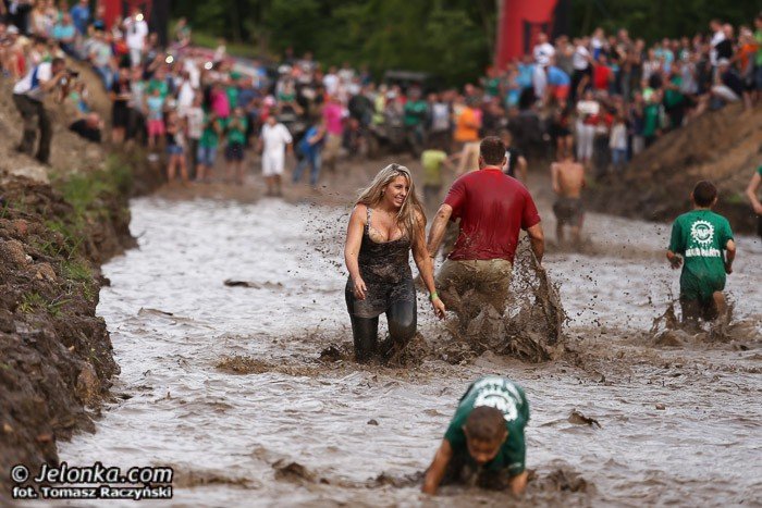wyscig-botnym-torem-na-zakonczenie-mud-party-foto-52868