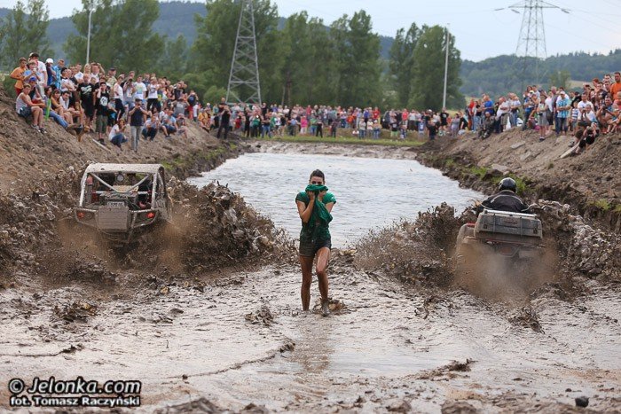 wyscig-botnym-torem-na-zakonczenie-mud-party-foto-52868