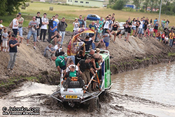 wyscig-botnym-torem-na-zakonczenie-mud-party-foto-52868