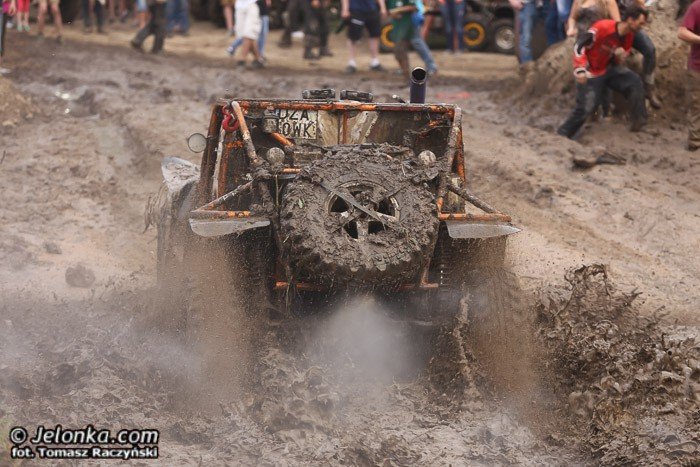 wyscig-botnym-torem-na-zakonczenie-mud-party-foto-52868