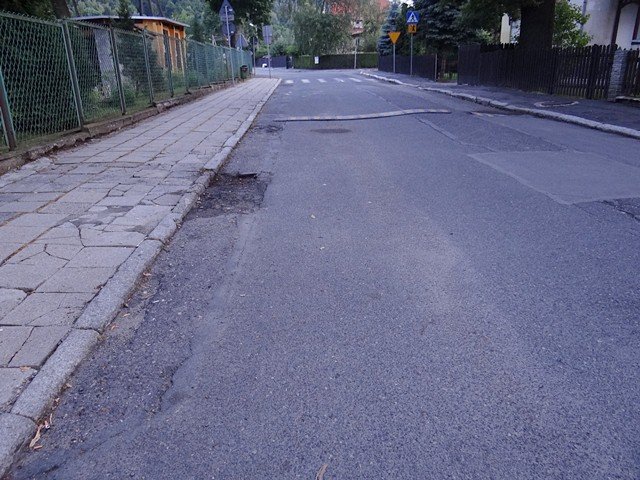 ruszya-budowa-chodnika-przy-swierkowej-a-co-z-ogrodowa-foto-52892