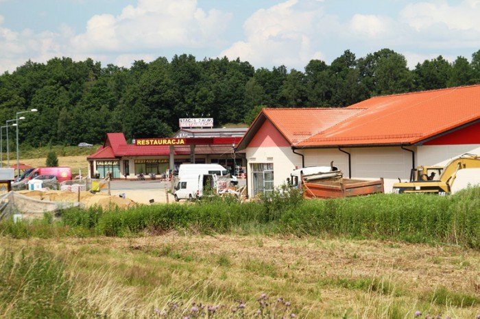co-buduja-przy-drodze-na-karpacz-foto-52940