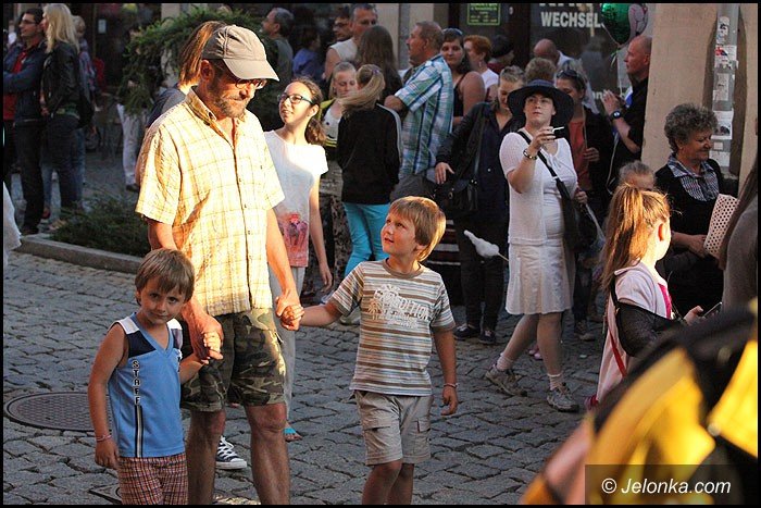teatry-wyszy-na-jeleniogorskie-ulice-foto-52949
