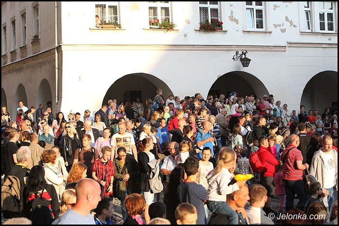 teatry-wyszy-na-jeleniogorskie-ulice-foto-52949