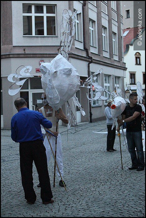 teatry-wyszy-na-jeleniogorskie-ulice-foto-52949