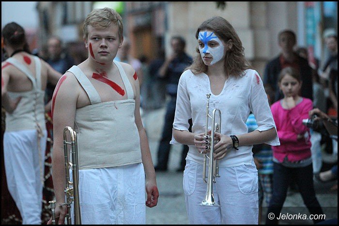 teatry-wyszy-na-jeleniogorskie-ulice-foto-52949