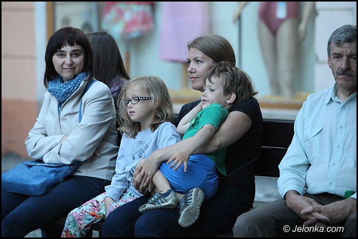 teatry-wyszy-na-jeleniogorskie-ulice-foto-52949