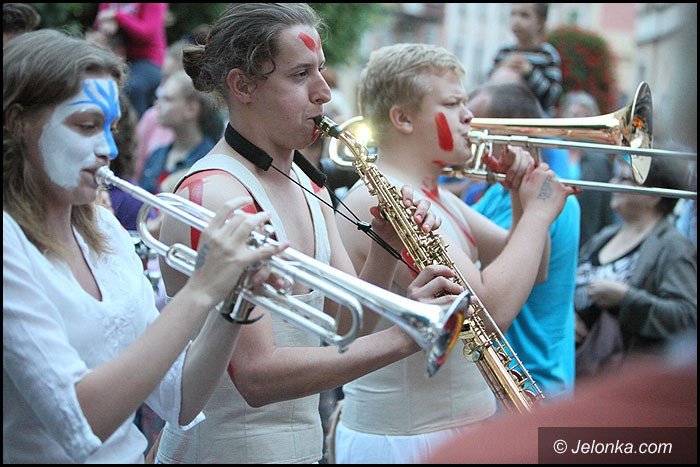 teatry-wyszy-na-jeleniogorskie-ulice-foto-52949