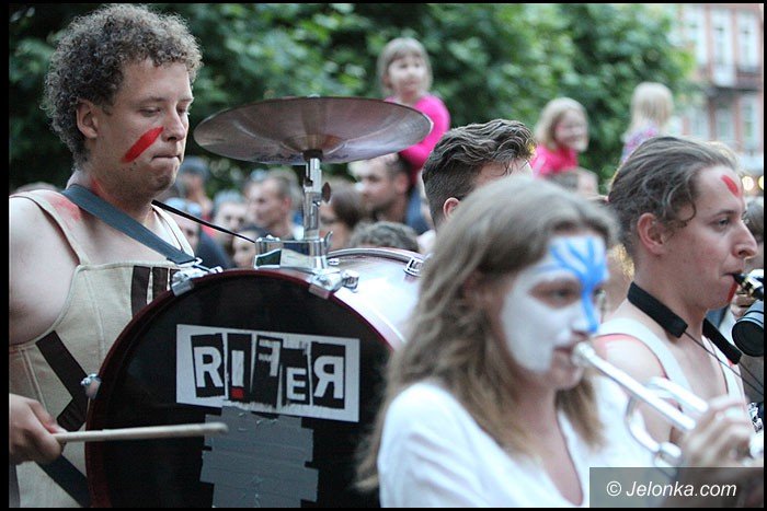teatry-wyszy-na-jeleniogorskie-ulice-foto-52949